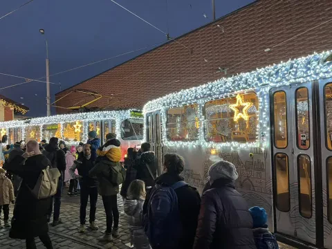 Cesty za dětskými domovy a světlem Vánoc – fotografie