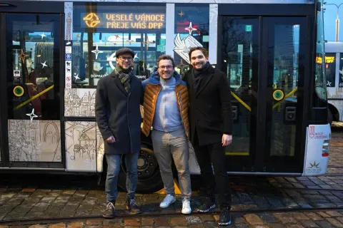 Cesty za dětskými domovy a světlem Vánoc – fotografie