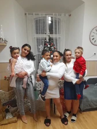 Myčka na nádobí pro nezletilé maminky a jejich děti