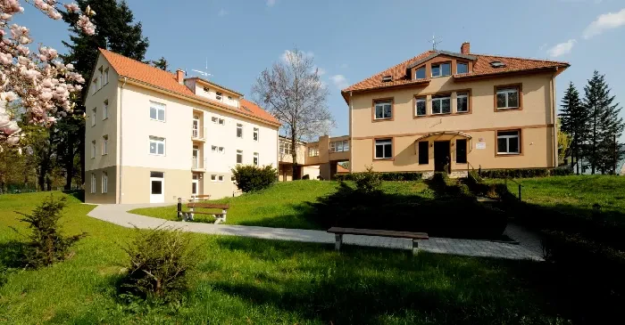 Dětský domov se školou, základní škola a školní jídelna