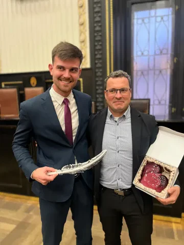 Bílá vrána – Vděčnost vychovatelům a lidem, kteří mě motivovali  – fotografie